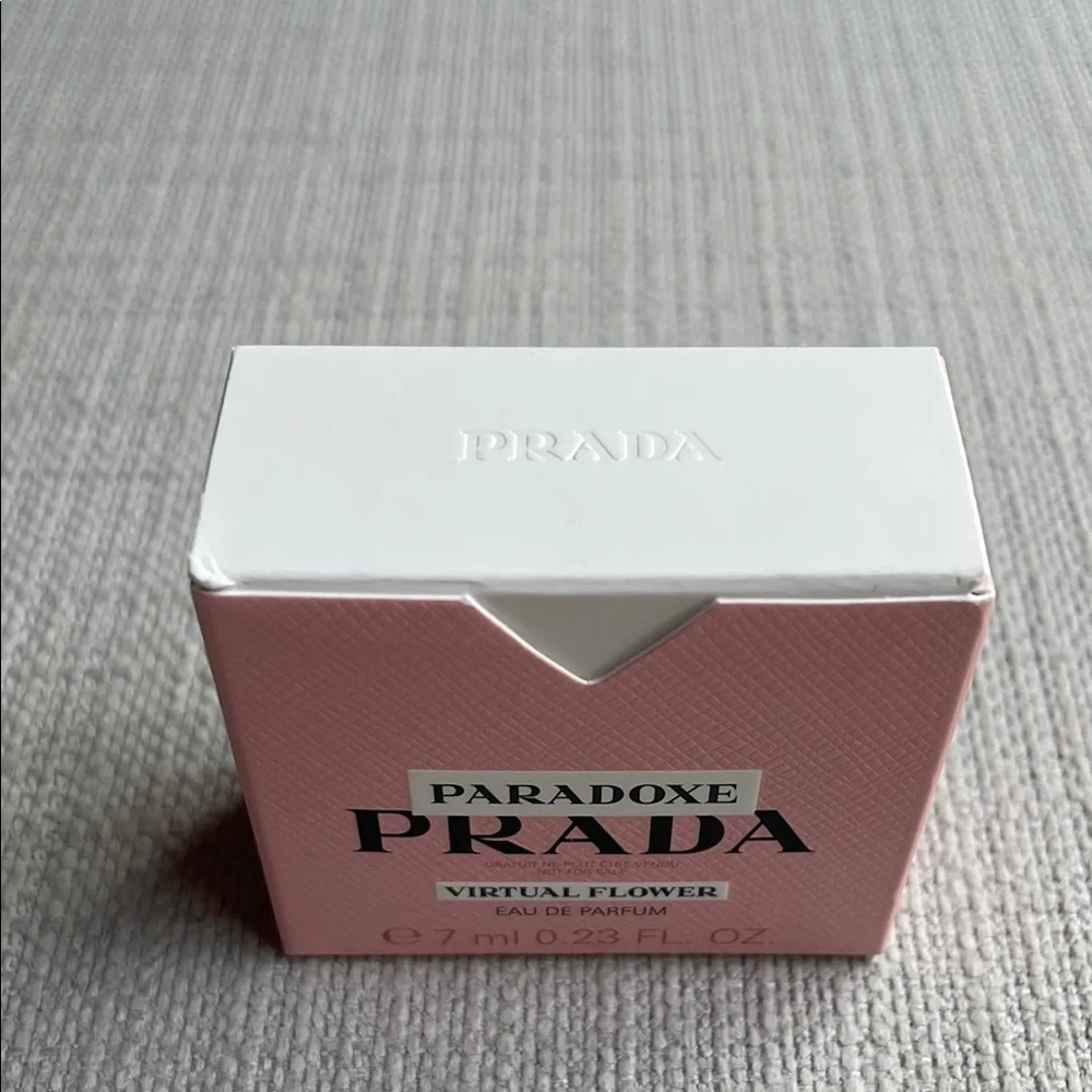 Prada paradoxe virtual flower miniature